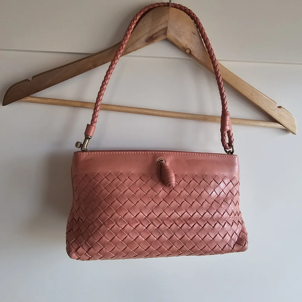Bottega Veneta Intrecciato Leather Handbag Coral *FLAWS* - Picture 4 of 16